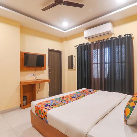 Fabhotel Swarn Banquet Kakarmatha エクステリア 写真