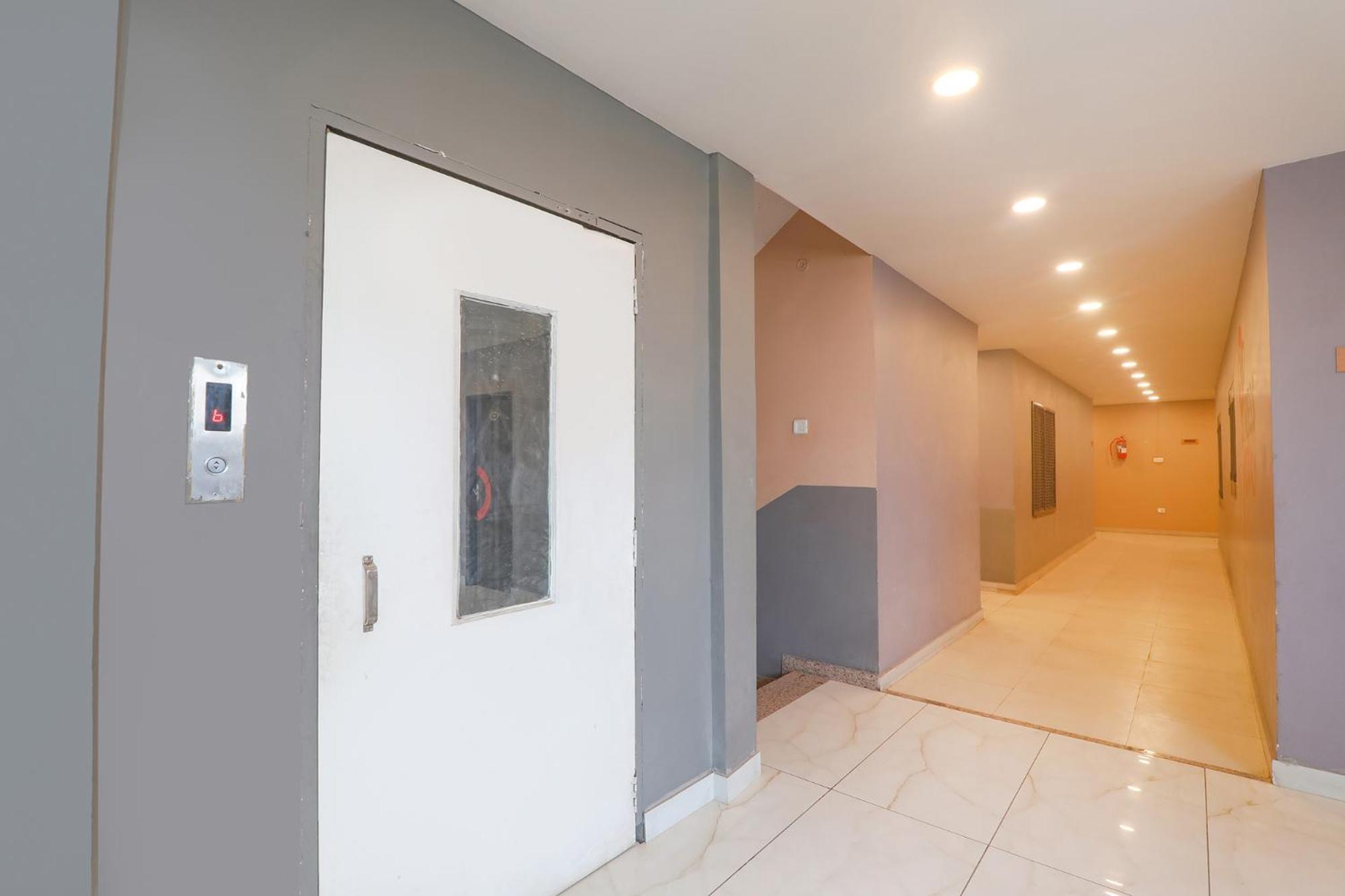 Fabhotel Swarn Banquet Kakarmatha エクステリア 写真