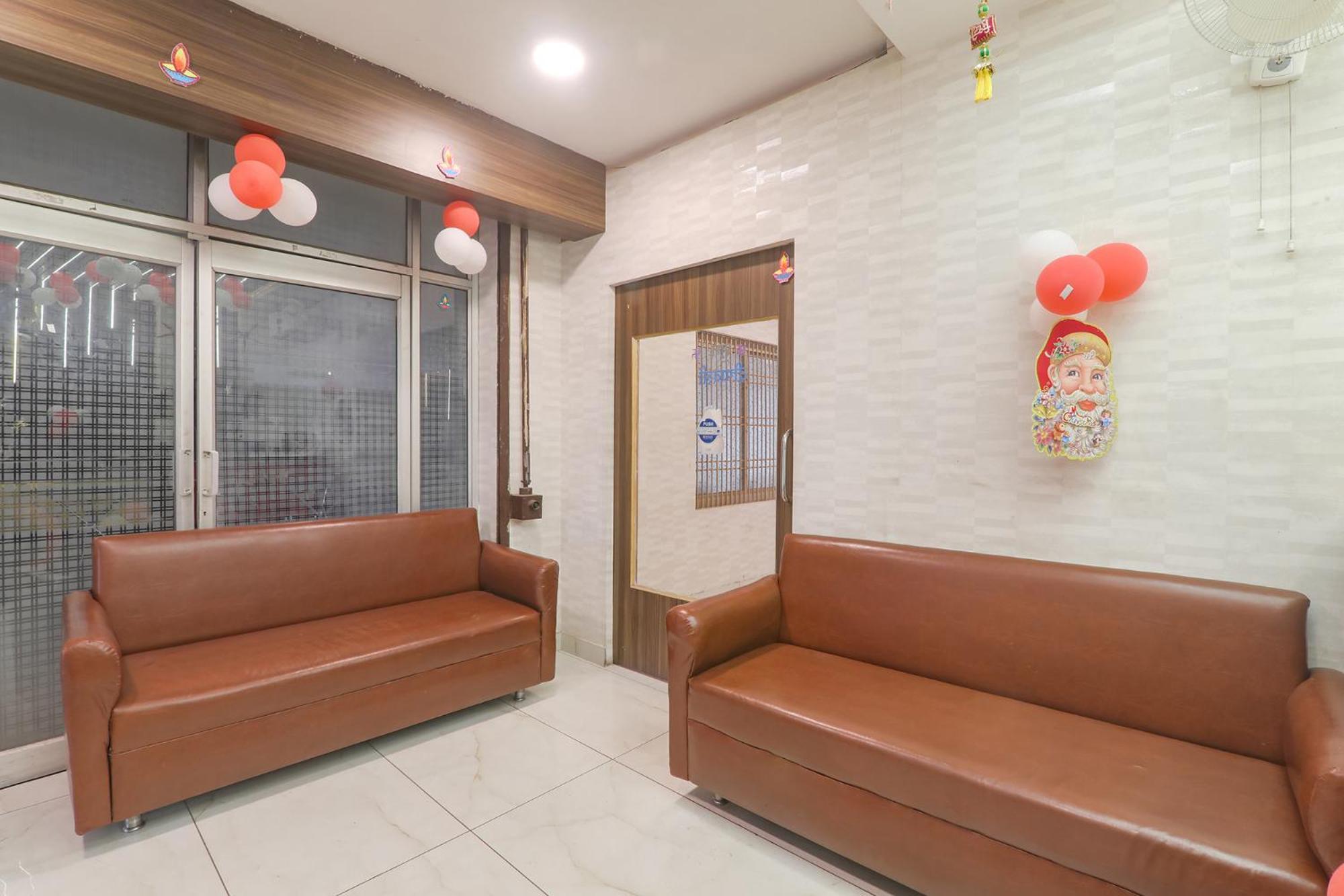Fabhotel Swarn Banquet Kakarmatha エクステリア 写真