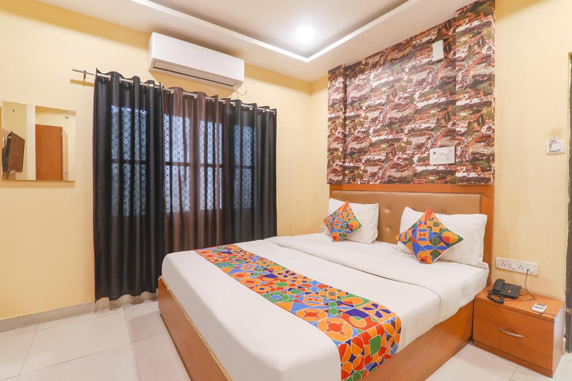 Fabhotel Swarn Banquet Kakarmatha エクステリア 写真
