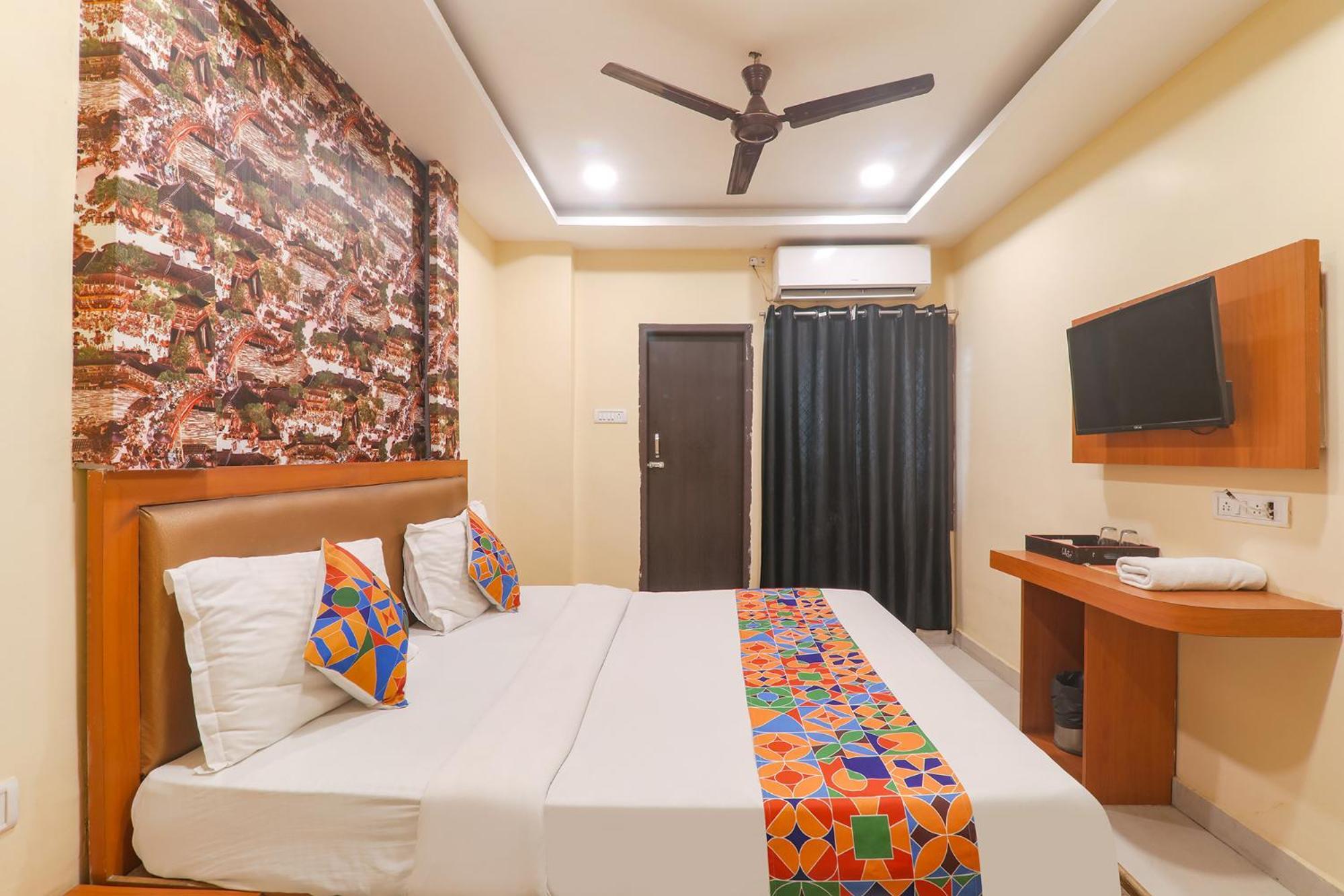 Fabhotel Swarn Banquet Kakarmatha エクステリア 写真