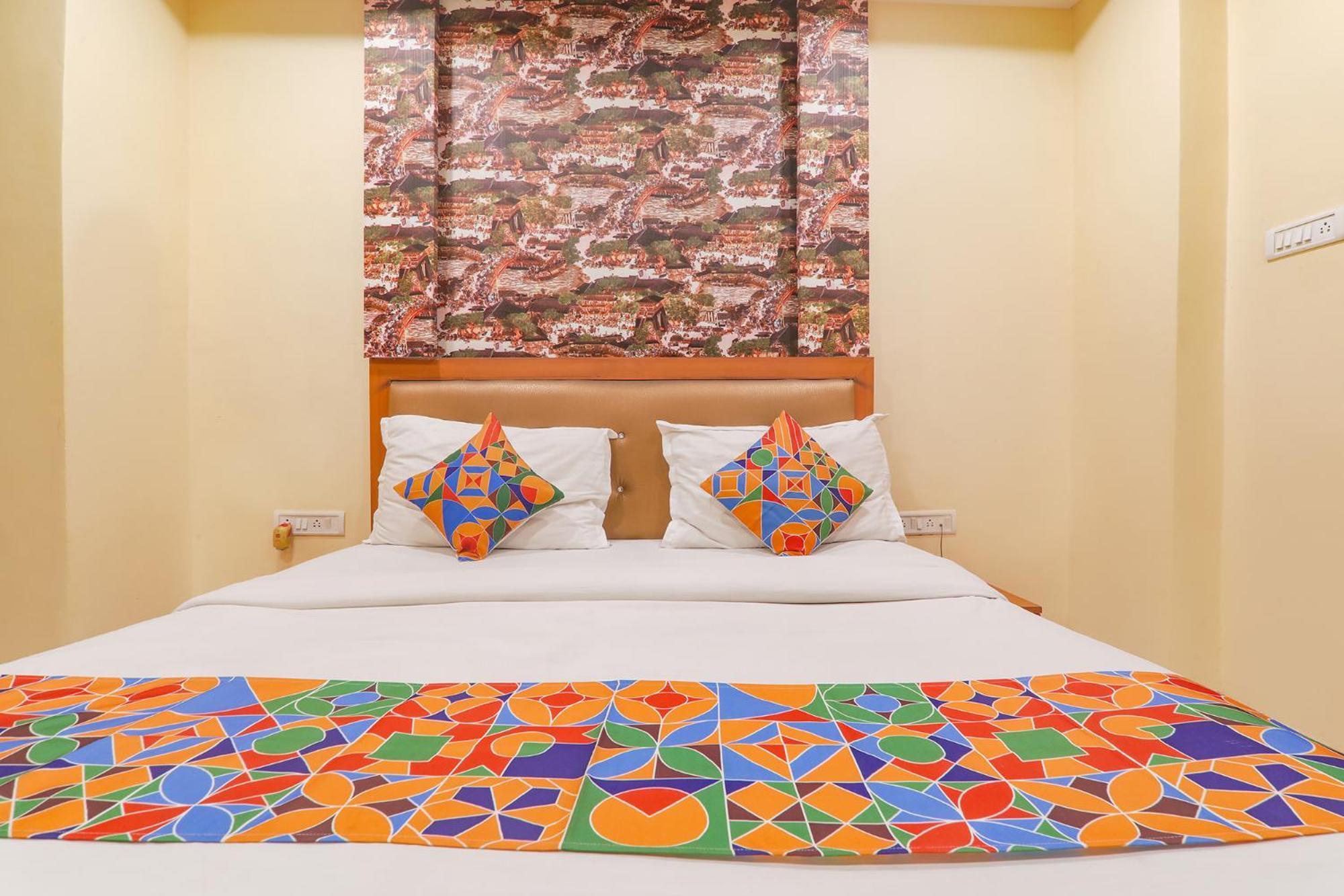 Fabhotel Swarn Banquet Kakarmatha エクステリア 写真