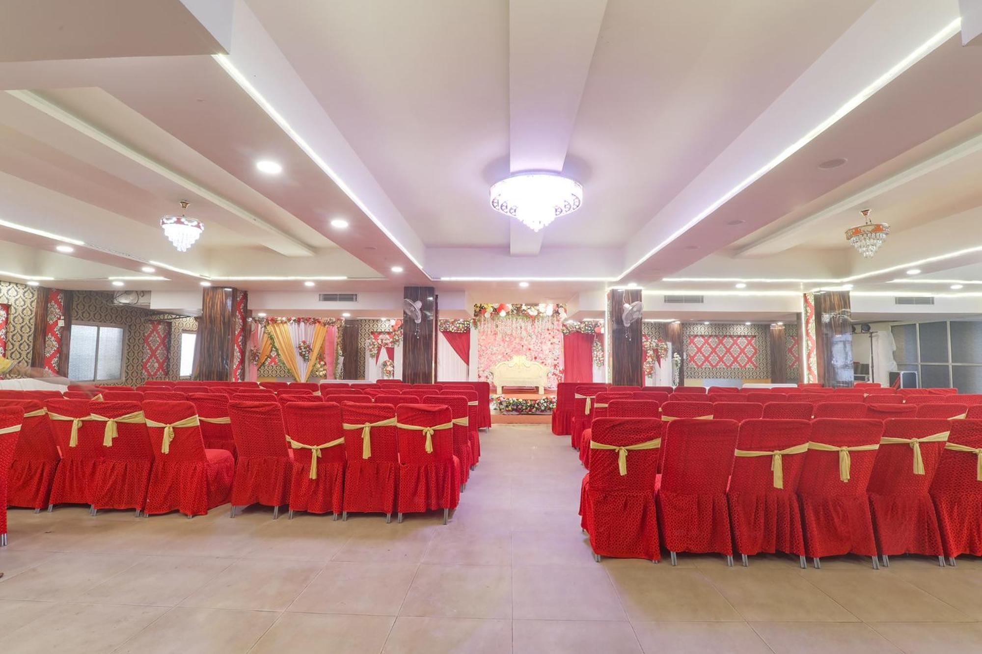 Fabhotel Swarn Banquet Kakarmatha エクステリア 写真