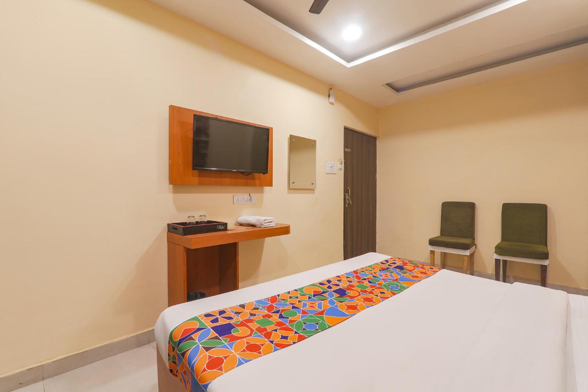 Fabhotel Swarn Banquet Kakarmatha エクステリア 写真