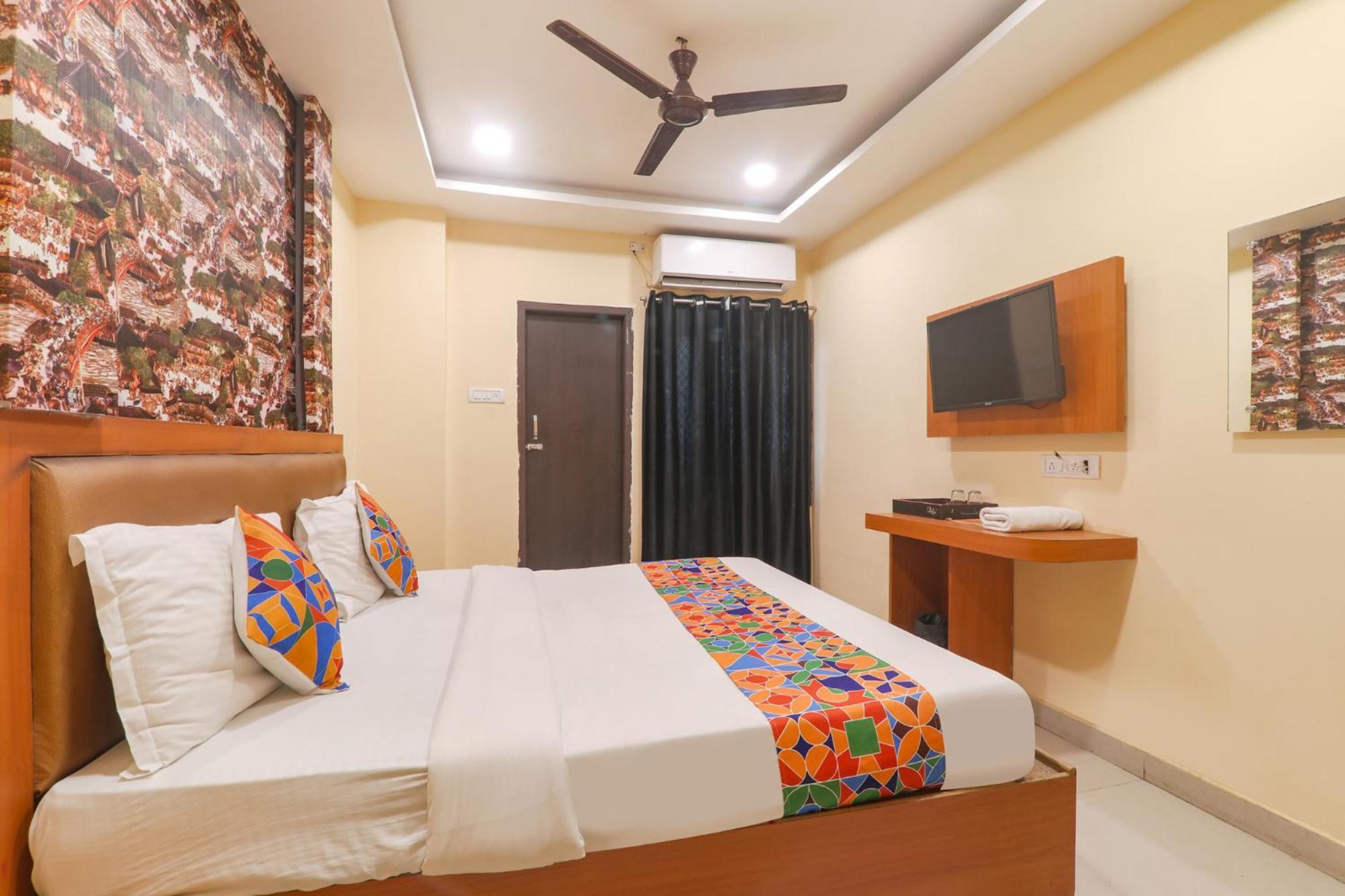 Fabhotel Swarn Banquet Kakarmatha エクステリア 写真